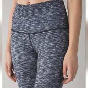 Lululemon Wunder Under SE Stirrup Pant Dramatic Static White Black Size 6 Active